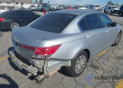 2011 Honda Accord 2.4 Lx z USA, uszkodzony, nr VIN 1HGCP2F31BA020505